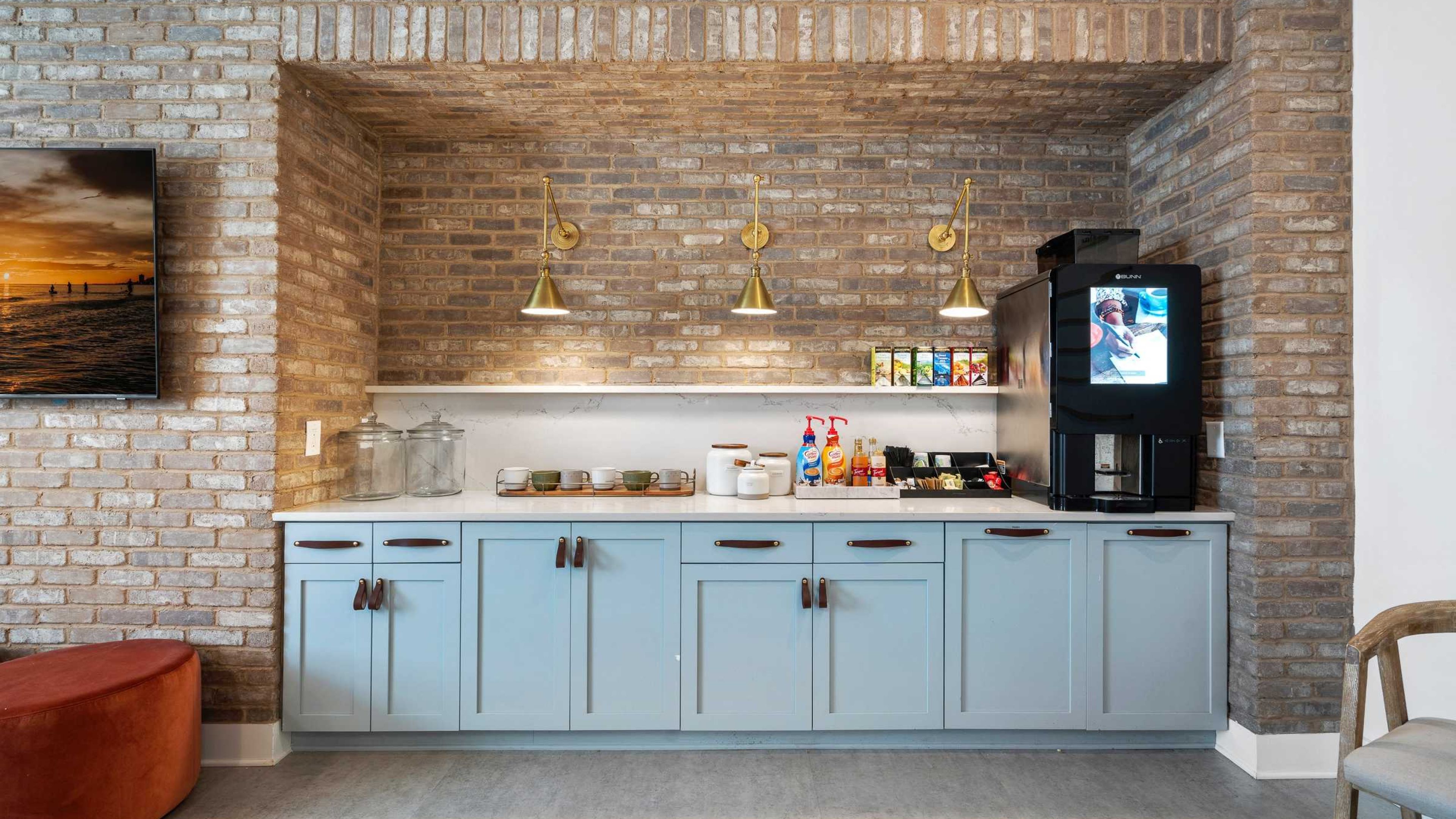 Hawthorne Palmetto resident cyber cafe amenity with coffee and tea bar and beautiful finishes