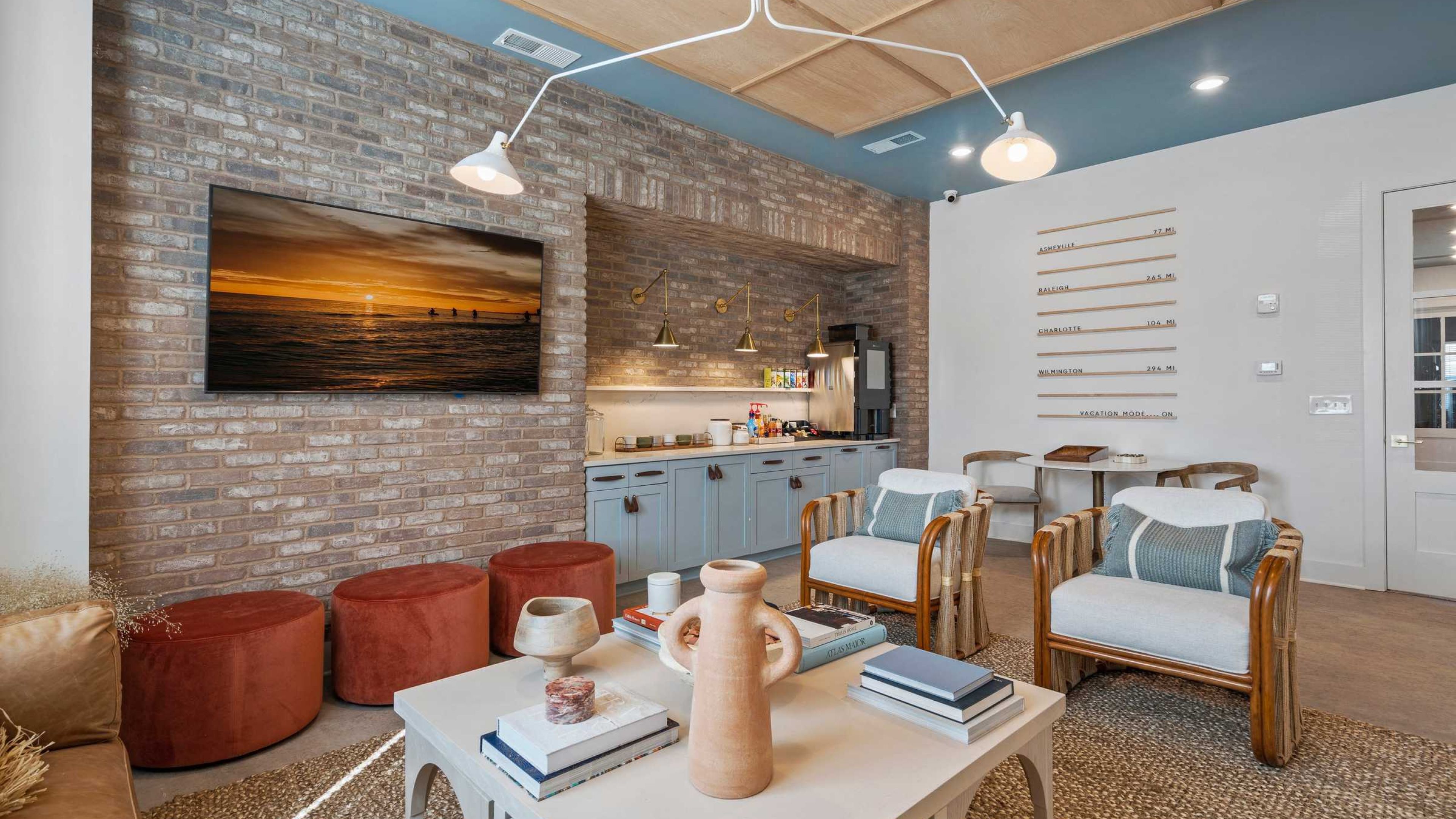 Hawthorne Palmetto resident cyber cafe amenity with seating area and beautiful finishes